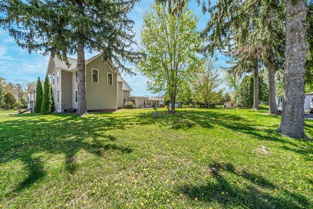 318 W NYE STREET, Hortonville, WI 54944