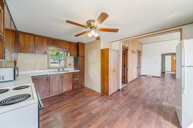 318 W NYE STREET, Hortonville, WI 54944