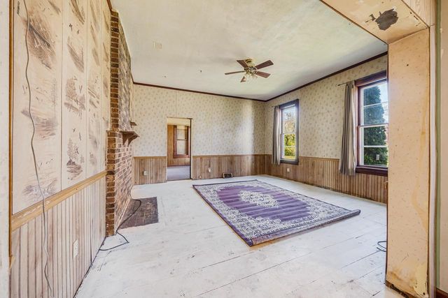 318 W NYE STREET, Hortonville, WI 54944