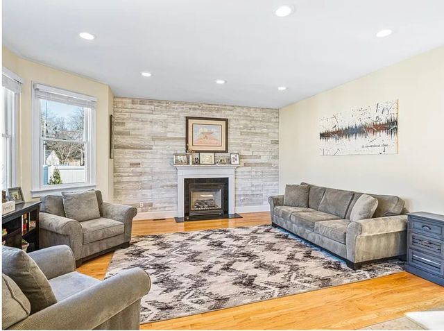 58 Spiers Rd, Newton, MA 02459