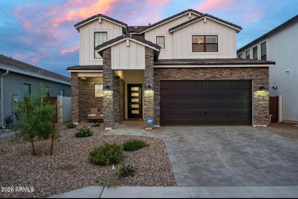 Image 1 of property listing at 17527 N 50TH Way, Scottsdale, AZ 85254