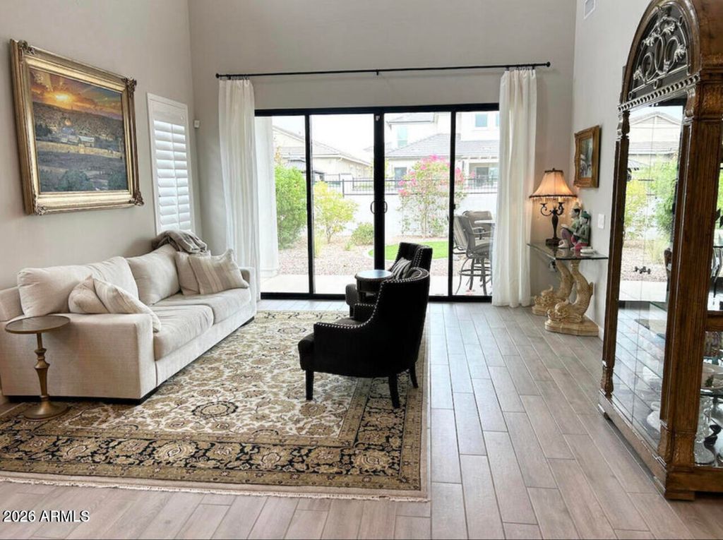 Image 10 of property listing at 17527 N 50TH Way, Scottsdale, AZ 85254