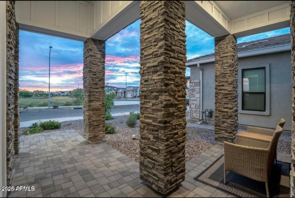 Image 2 of property listing at 17527 N 50TH Way, Scottsdale, AZ 85254