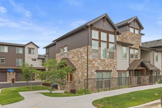 10392 S BEETDIGGER BLVD, Sandy, UT 84070