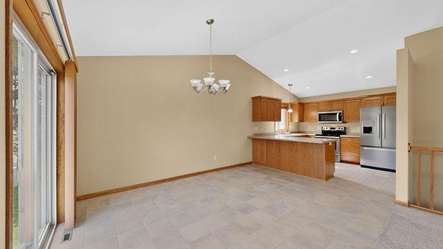 634 8th Street SW, Pine Island, MN 55963