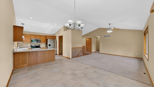 634 8th Street SW, Pine Island, MN 55963