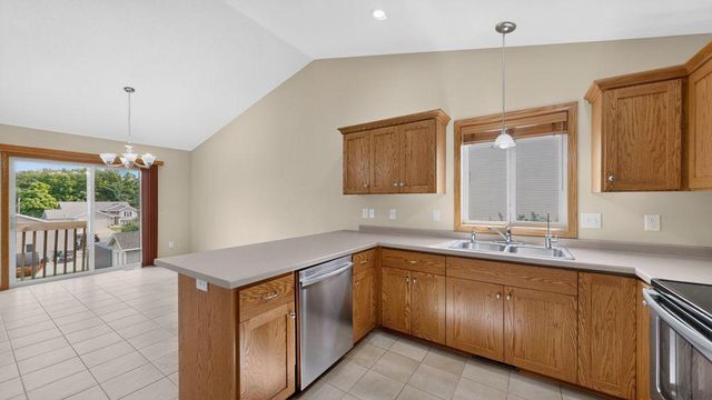 634 8th Street SW, Pine Island, MN 55963