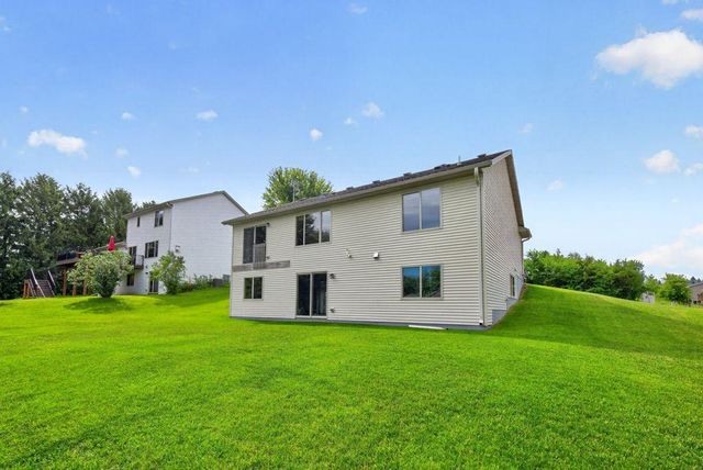 634 8th Street SW, Pine Island, MN 55963