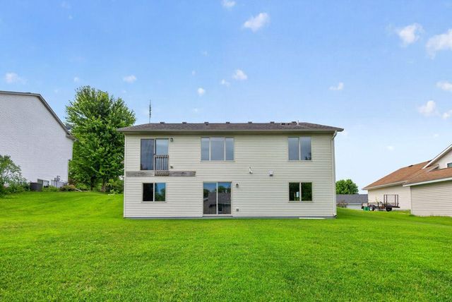 634 8th Street SW, Pine Island, MN 55963