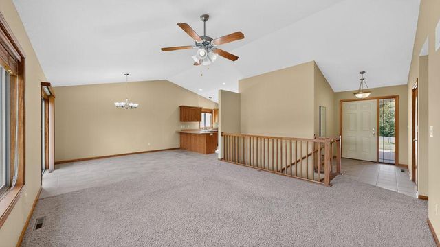 634 8th Street SW, Pine Island, MN 55963