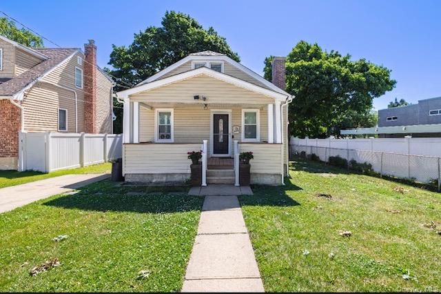 843 Davis Avenue, Uniondale, NY 11553