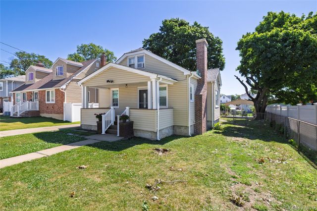 843 Davis Avenue, Uniondale, NY 11553