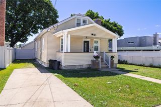 843 Davis Avenue, Uniondale, NY 11553