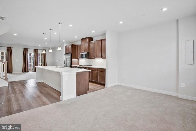 10936 PRESIDENTIAL PKWY, Upper Marlboro, MD 20772