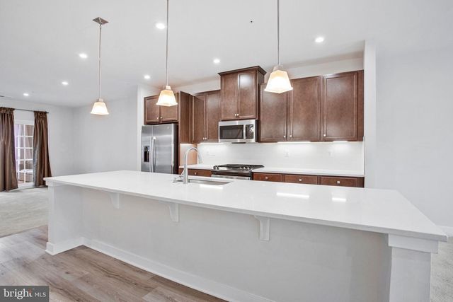 10936 PRESIDENTIAL PKWY, Upper Marlboro, MD 20772