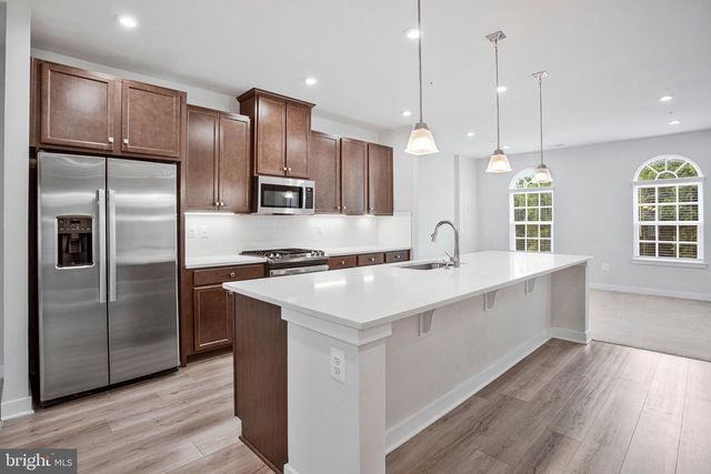 10936 PRESIDENTIAL PKWY, Upper Marlboro, MD 20772