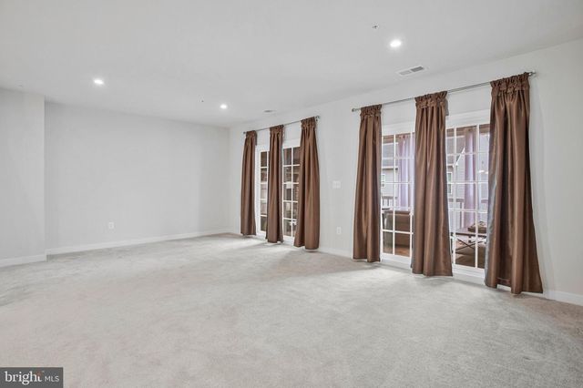 10936 PRESIDENTIAL PKWY, Upper Marlboro, MD 20772