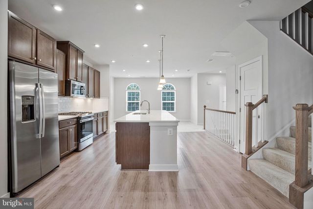 10936 PRESIDENTIAL PKWY, Upper Marlboro, MD 20772