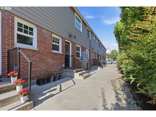 2555 Nw SAVIER St 10, Portland, OR 97210