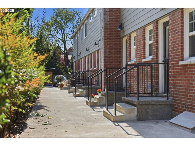 2555 Nw SAVIER St 10, Portland, OR 97210