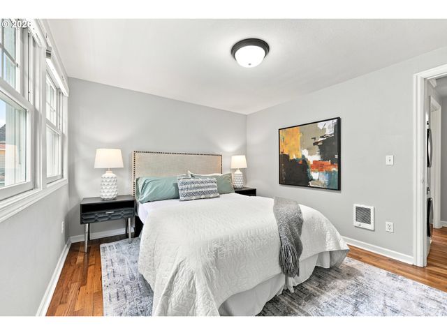 2555 Nw SAVIER St 10, Portland, OR 97210