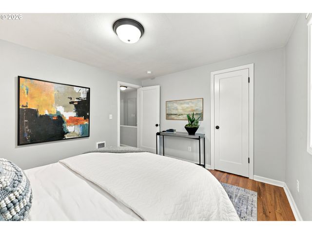 2555 Nw SAVIER St 10, Portland, OR 97210