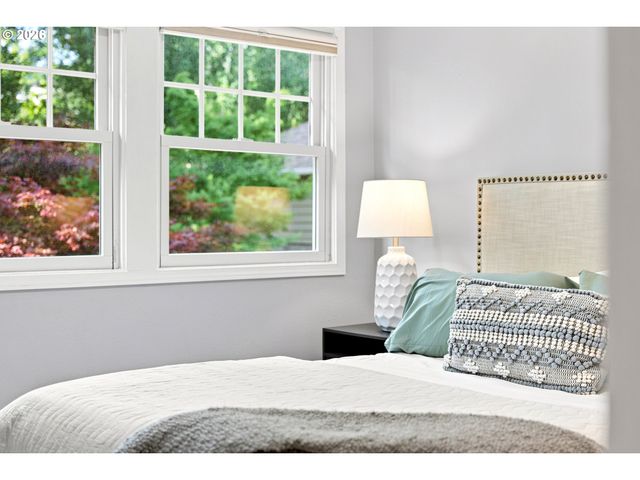 2555 Nw SAVIER St 10, Portland, OR 97210