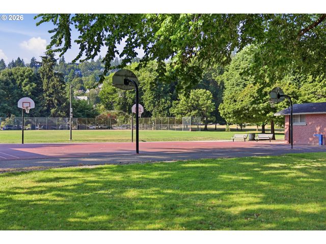 2555 Nw SAVIER St 10, Portland, OR 97210