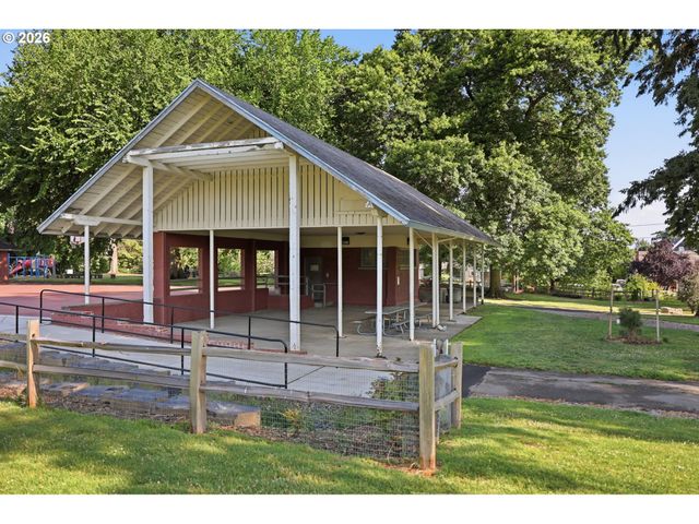 2555 Nw SAVIER St 10, Portland, OR 97210