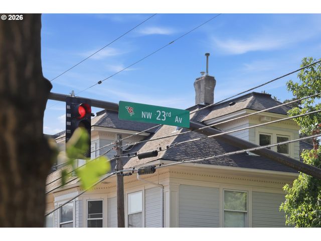 2555 Nw SAVIER St 10, Portland, OR 97210
