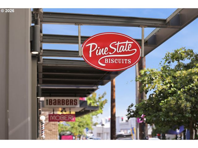 2555 Nw SAVIER St 10, Portland, OR 97210