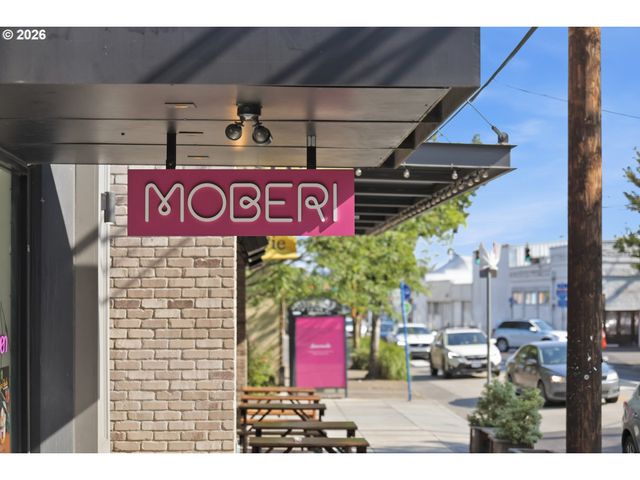 2555 Nw SAVIER St 10, Portland, OR 97210