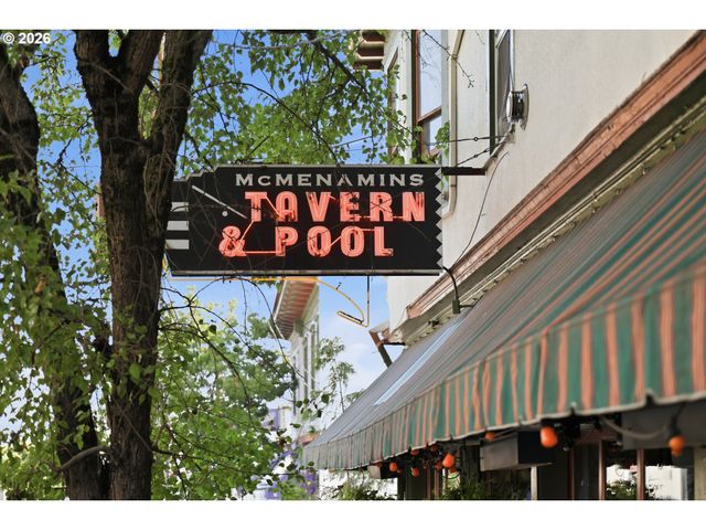 2555 Nw SAVIER St 10, Portland, OR 97210