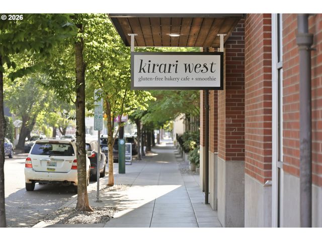 2555 Nw SAVIER St 10, Portland, OR 97210