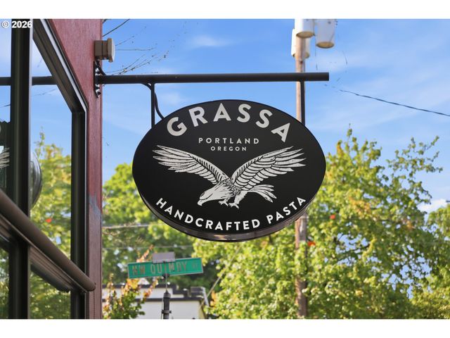 2555 Nw SAVIER St 10, Portland, OR 97210