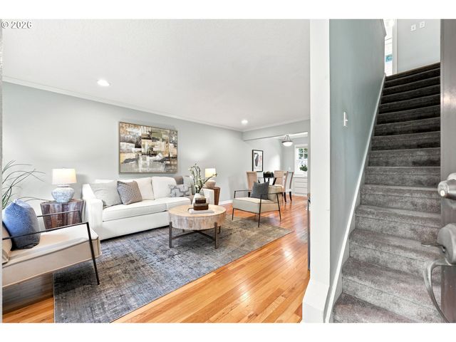 2555 Nw SAVIER St 10, Portland, OR 97210