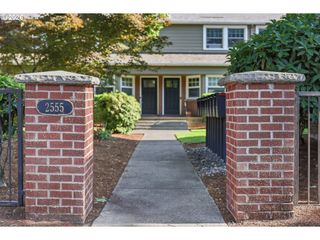 2555 Nw SAVIER St 10, Portland, OR 97210