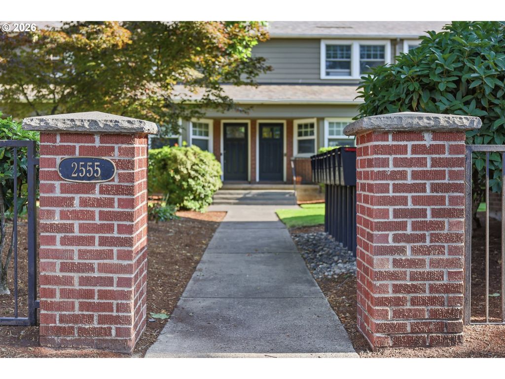 2555 Nw SAVIER St 10, Portland, OR 97210