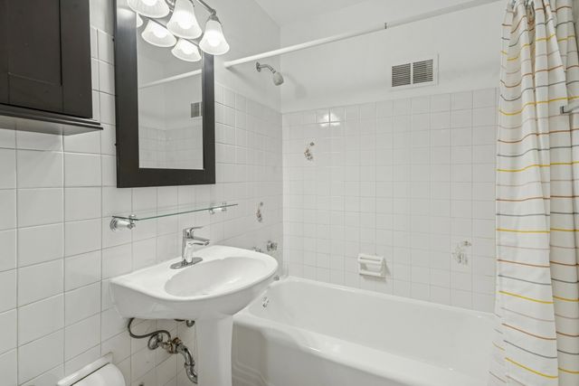 4950 N Marine Drive 509, Chicago, IL 60640