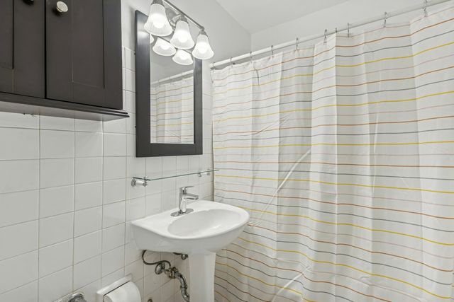 4950 N Marine Drive 509, Chicago, IL 60640