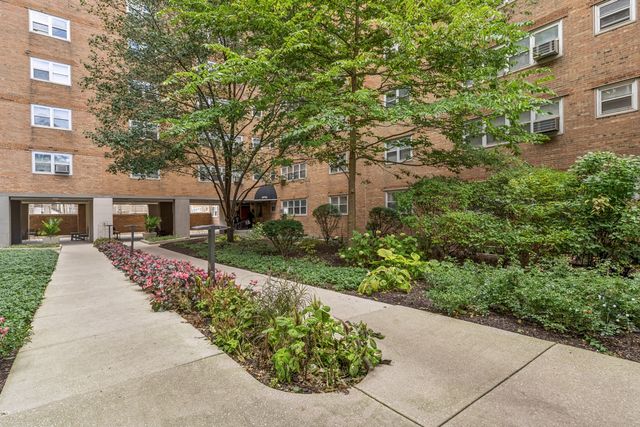 4950 N Marine Drive 509, Chicago, IL 60640