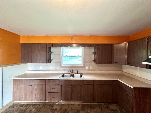 3406 New Castle Rd, West Middlesex Boro, PA 16159