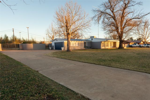 909 Cherry Street, Baird, TX 79504