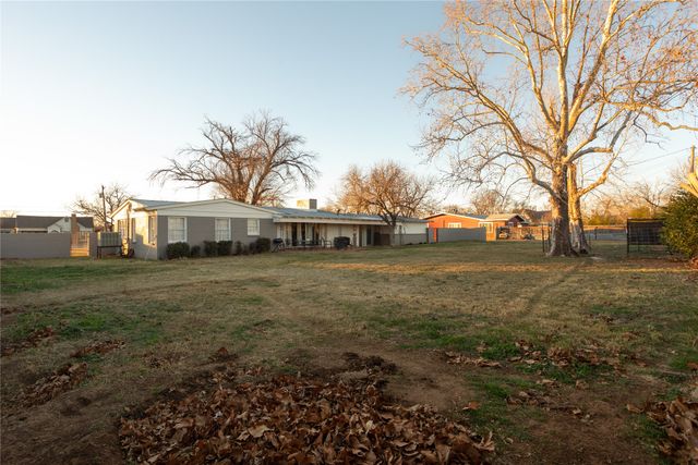 909 Cherry Street, Baird, TX 79504