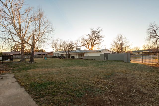 909 Cherry Street, Baird, TX 79504
