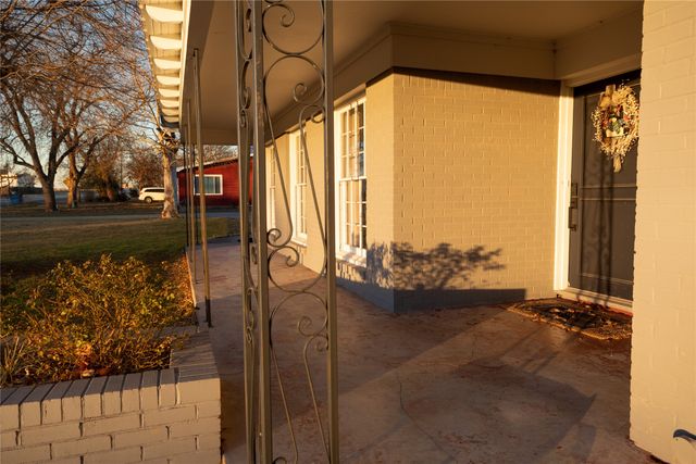 909 Cherry Street, Baird, TX 79504