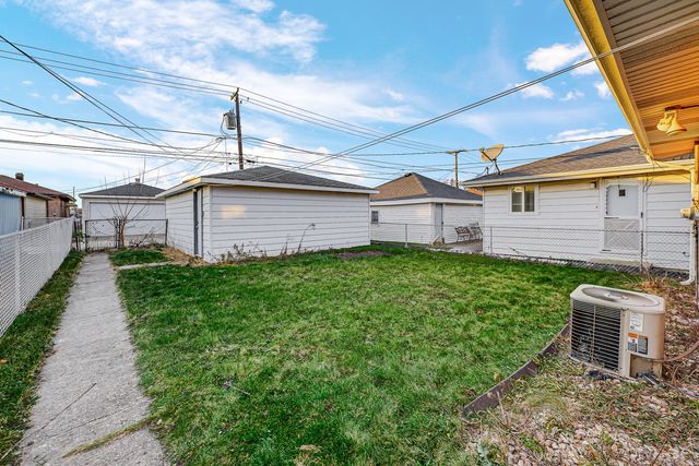 7616 S Lorel Avenue, Burbank, IL 60459