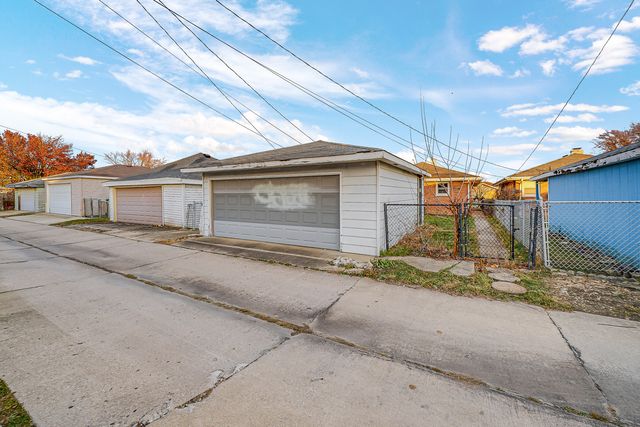 7616 S Lorel Avenue, Burbank, IL 60459