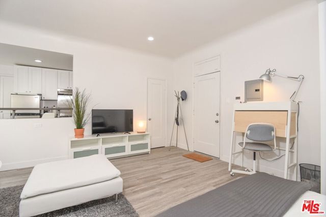 121 S Elm Drive, Beverly Hills, CA 90212