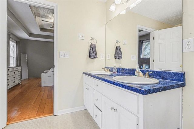 105 Twin Oaks Drive, Calhoun, GA 30701